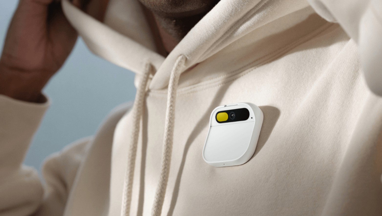 Apple'dan Devrimsel "Yapay Zeka Rozeti": Kıyafetinize Takılacak, Gözünüz ve  Kulağınız Olacak!