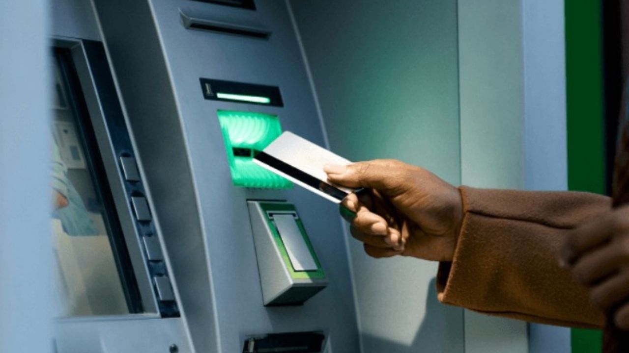 Bankalarda “Yeni Yıl” Tarifesi Şoku! EFT, Kart Aidatı ve Kasa Ücretleri Zamlandı: İşte Kalem Kalem Liste