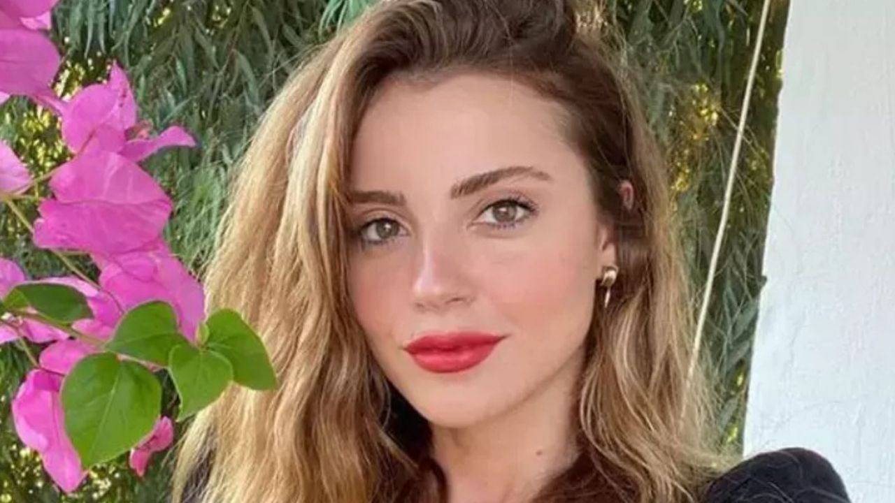 “Evinden çıkanlar gerçek miydi? Ezgi Eyüboğlu o fotoğrafların arkasındaki gerçeği açıkladı!”